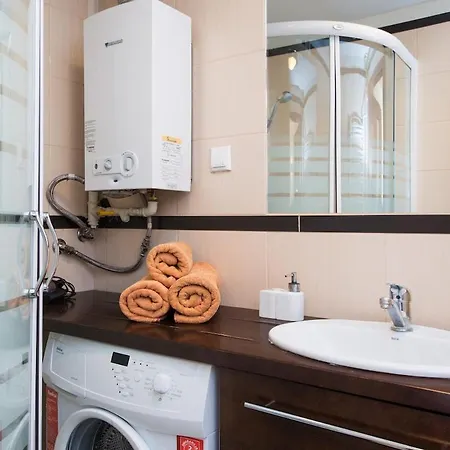 Modern 2bdr In Kazimierz With Aircon شقة